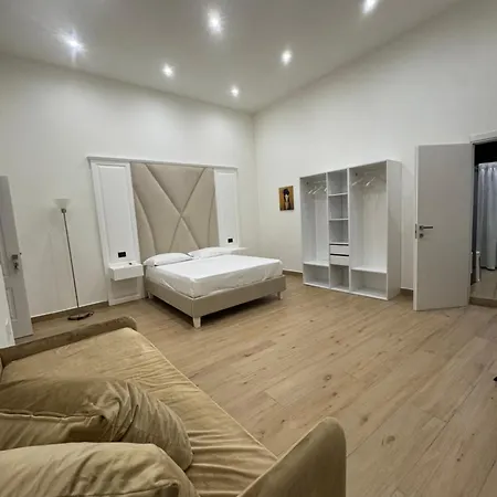 לינה וארוחת בוקר Chiaia Lifestyle 4*