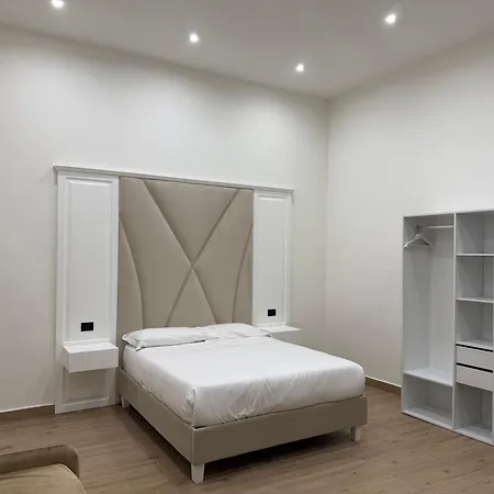 Chiaia Lifestyle 4* Νάπολη